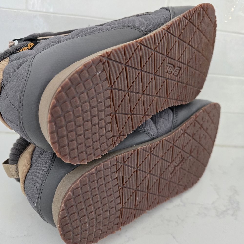 NWOT Teva Re Ember Mid Quilted Puffer Boots Ankle Bootie Zip Gray Tan Size 9 - Picture 8 of 8
